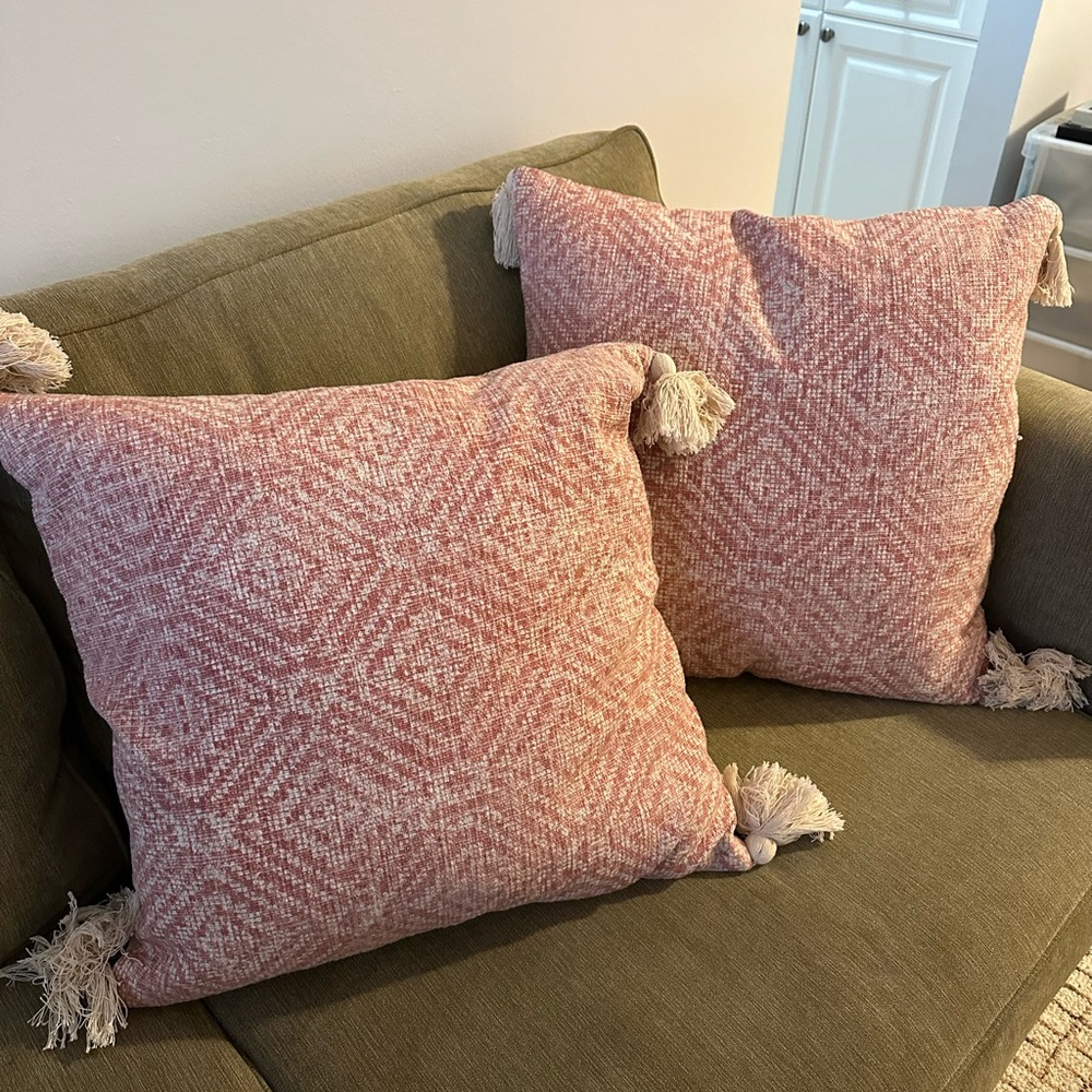 Set of 2 Lulu and Georgia Polyana Pillows 22”